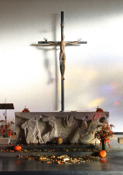  Claraz Antoine, Altar, Kruzifix und Tabernakel, 1959, Spitalkapelle