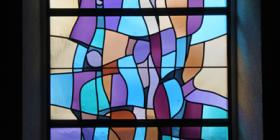 Aebischer Yoki, Glasfenster, 1994, Pfarrkirche